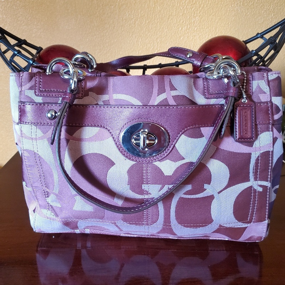 Coach Womens handbag Signature style EUC